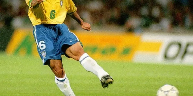 Kiến thức nền tảng về tiền đạo cánh trên sân bóng